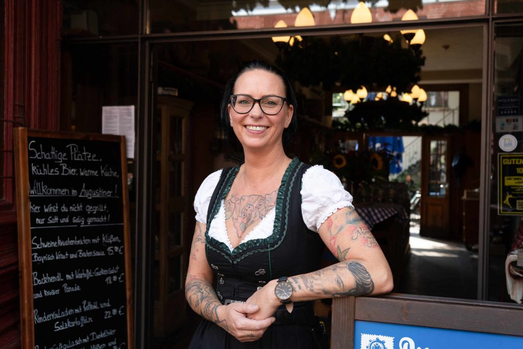 Kellnerin im Augustiner am Markt